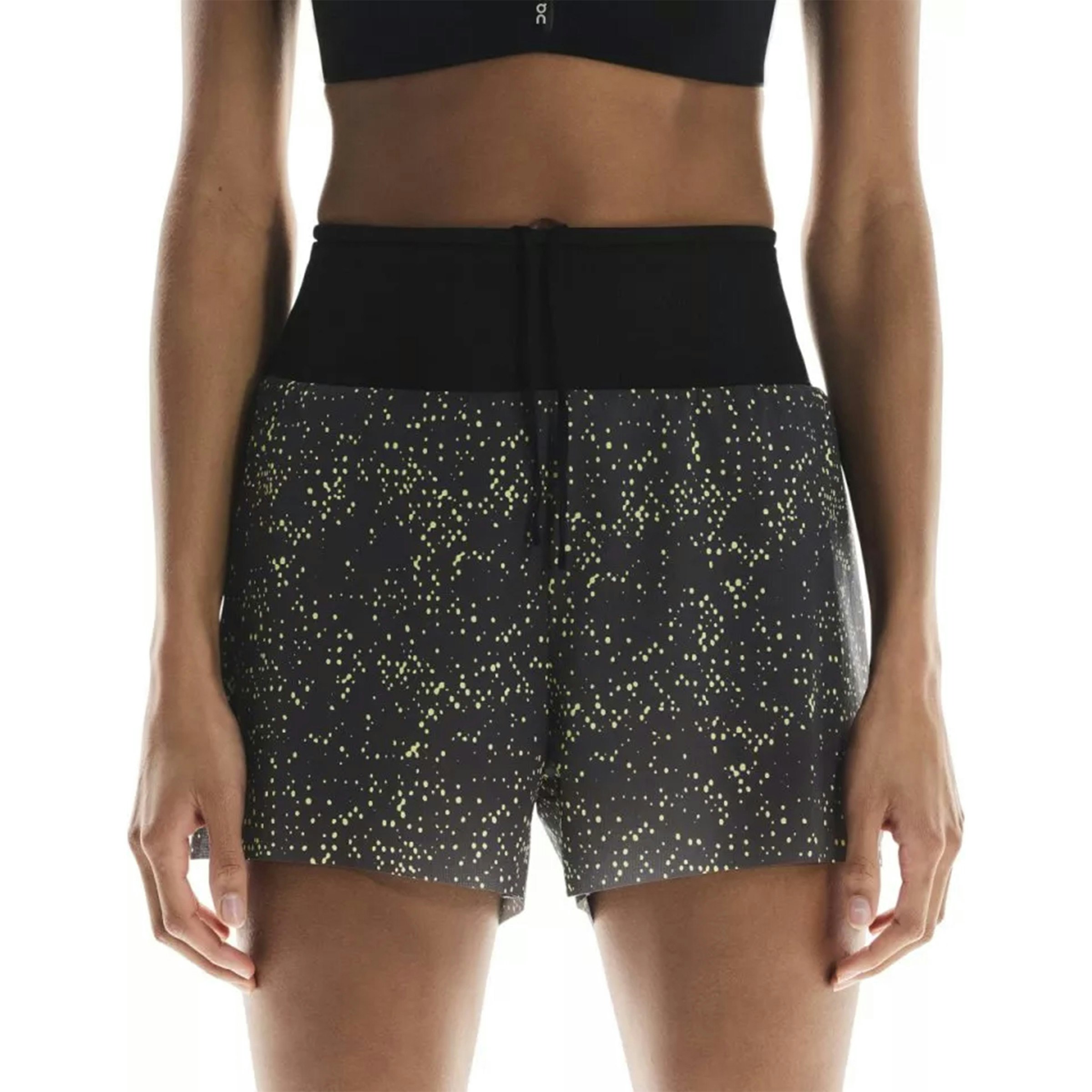 On Ultra Shorts Dames