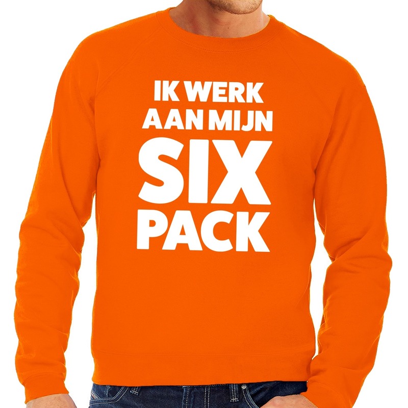 Ik werk aan mijn SIX Pack tekst - sweater trui - oranje - voor heren - koningsdag
